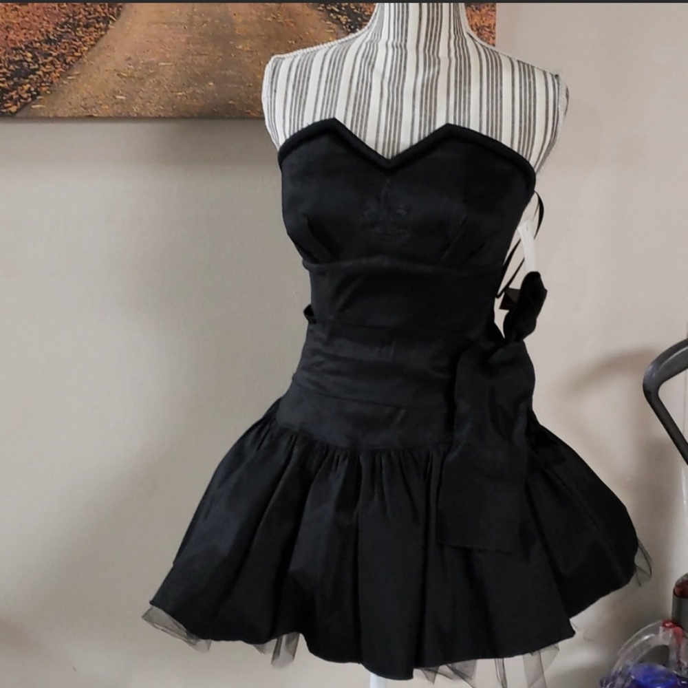 ISO SHRINE OF HOLLYWOOD DRESSES - Picture 3 of 3
